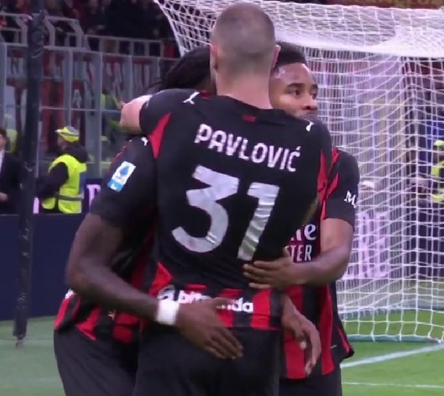 利物浦本赛季状态低迷，引援失误和阵容问题导致萨拉赫被冷宫，球队内部矛盾加剧。