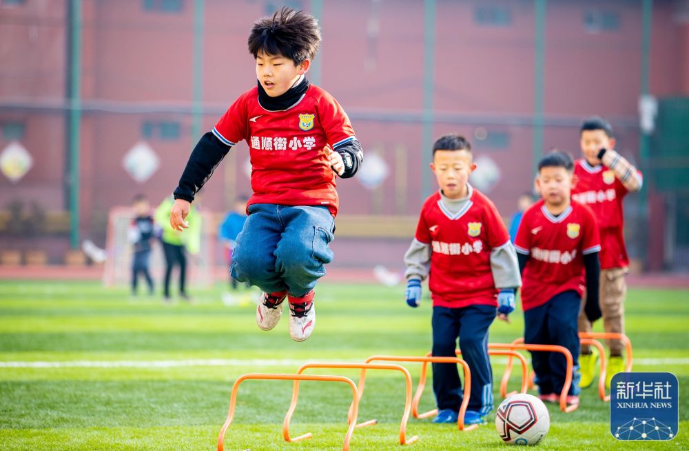 萨顿批萨拉赫：状态大幅下滑该接受替补，还自视甚高令人尴尬