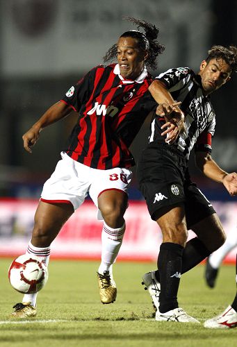 世界杯预选赛爆大冷，豪门惨败震惊全球